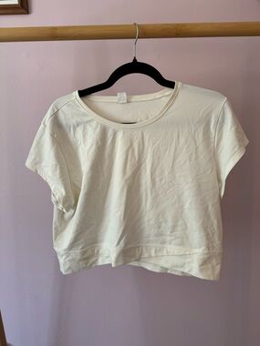 Old Navy Powerchill Go-Dry Cream Short Sleeve Crop Crewneck Top, size XL